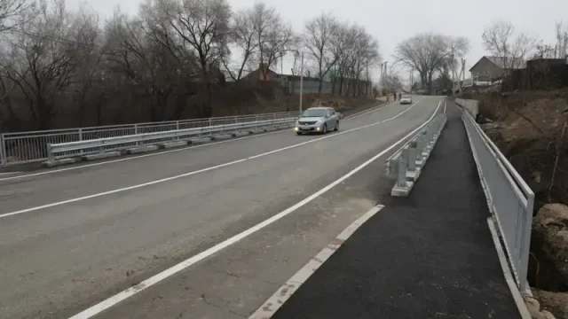 Алматыда жаңа көпірде қозғалыс ашылды