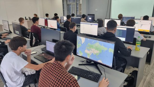 Samsung Python-ды зерттеумен data-талдау бойынша тегін курсты бастайды