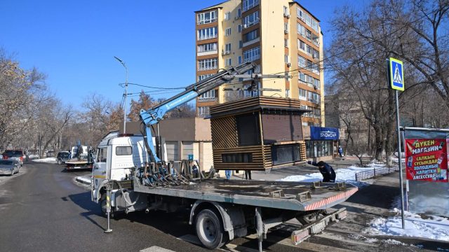Алматыда екі күнде 21 заңсыз сауда нысаны бұзылды