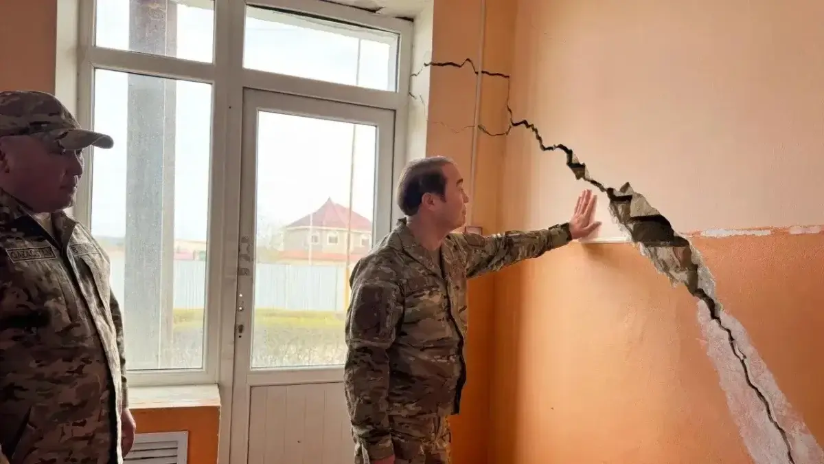 жер сілкінісі, қабырға