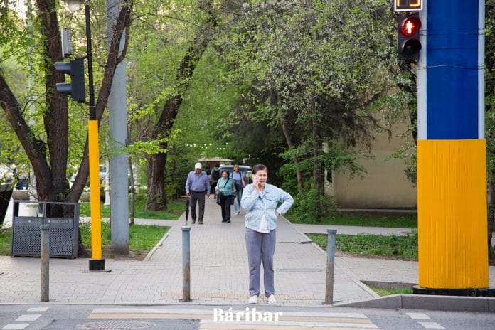 Жаяу жүргінші, ауа райы, бағдаршам