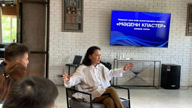 Оралда Мәдениет және өнер қызметкерлері күні аясында шеберлік сағаты ұйымдастырылды