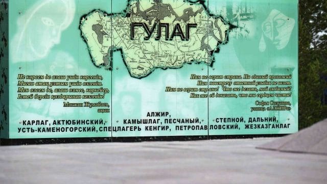 Президент «Алжир» мемориалды-мұражай кешеніне барып, гүл қойды