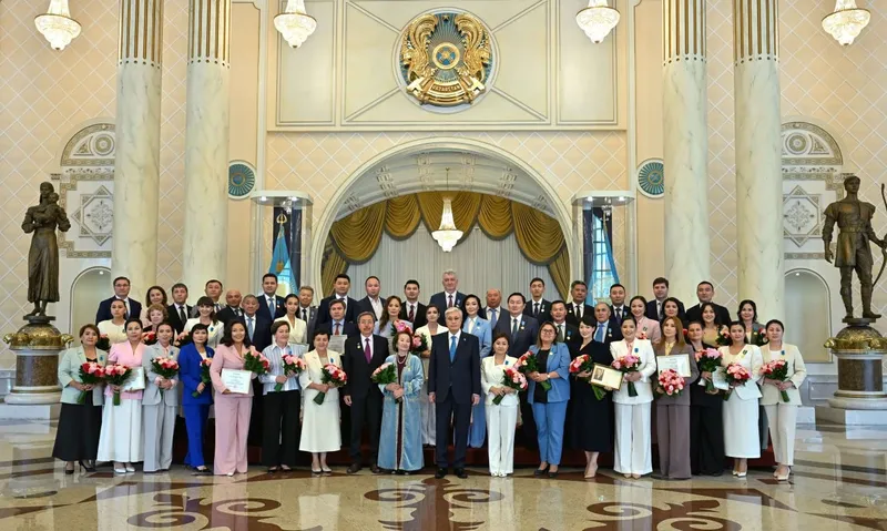 Журналистер