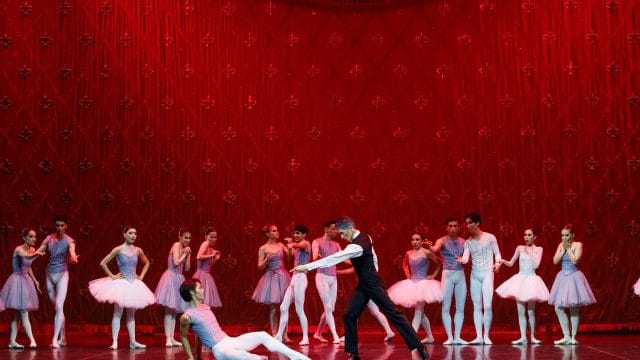 Almaty Theatre сахнасында «Балет не туралы үнсіз» бір актілі заманауи балетінің тұсаукесері өтті