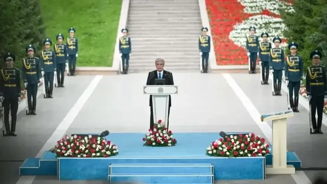 Президент Мемлекеттік ту көтеру рәсіміне қатысты