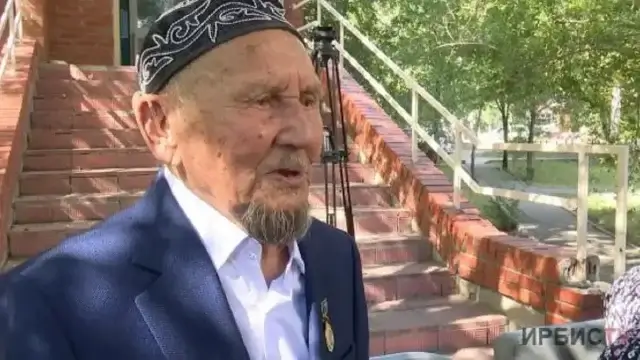 Павлодарда қария 10 жыл жинаған ақшасын қайырымдылыққа берді