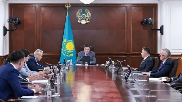 Олжас Бектенов 100 ірі жобаны цифрлық теңгеге көшіруді тапсырды