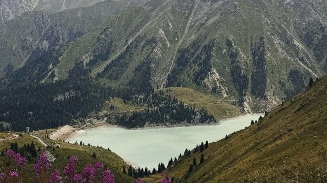Бекеттер автоматтандырылды, Үлкен Алматы көлінің жолы 2 жылдан соң ашылады. Ұлттық паркте қандай өзгеріс болып жатыр?