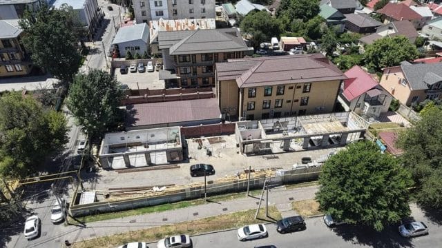 Алматыда тағы бір көлік жуу орны сүрілді