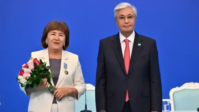Президент бір топ ұстазға мемлекеттік наградалар табыстады