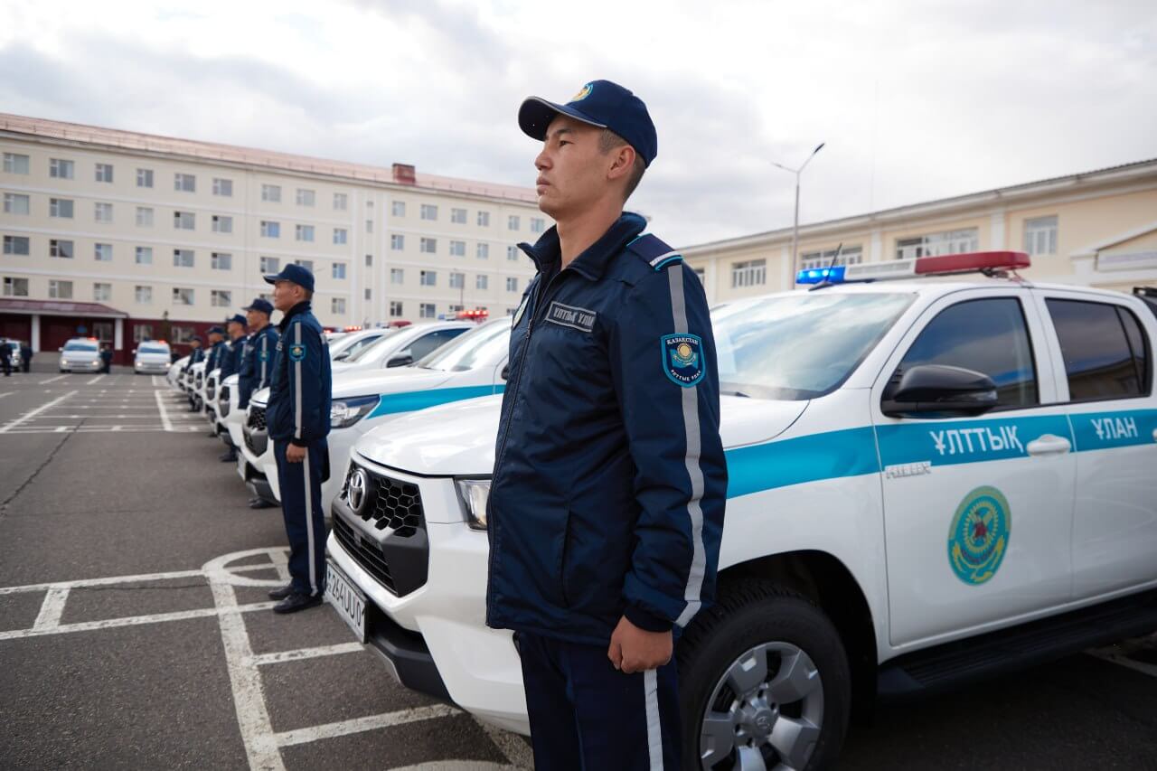 Ұлттық ұлан сарбаздары жаңа автокөліктермен вальс биледі