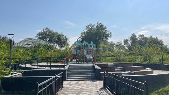Алматыда скверді абаттандыру жұмыстары аяқталды