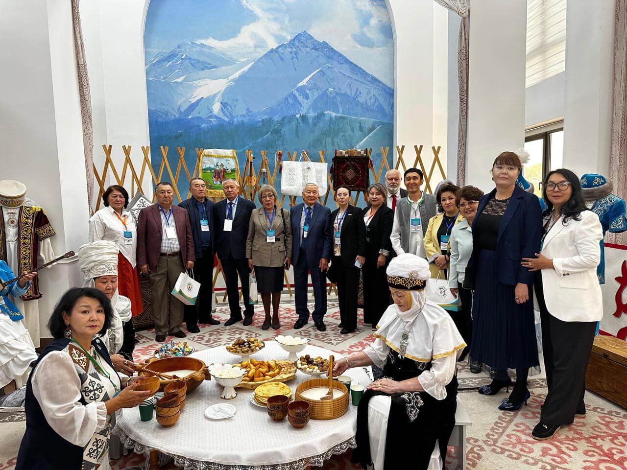 Алматыда Халықаралық қарттар күні аясында Қарттар айлығы өтіп жатыр