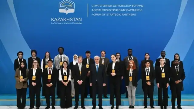 Тоқаев елімізде оқып жүрген шетел жастарымен кездесті