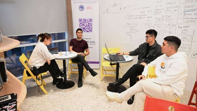 Алматыдағы жатақхана құрылысын әкім бақылып отыр