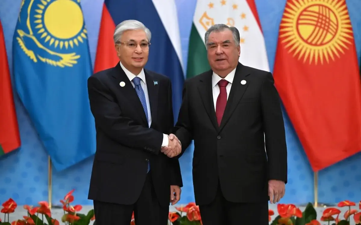 Президент Душанбедегі Ұлттар сарайына барды