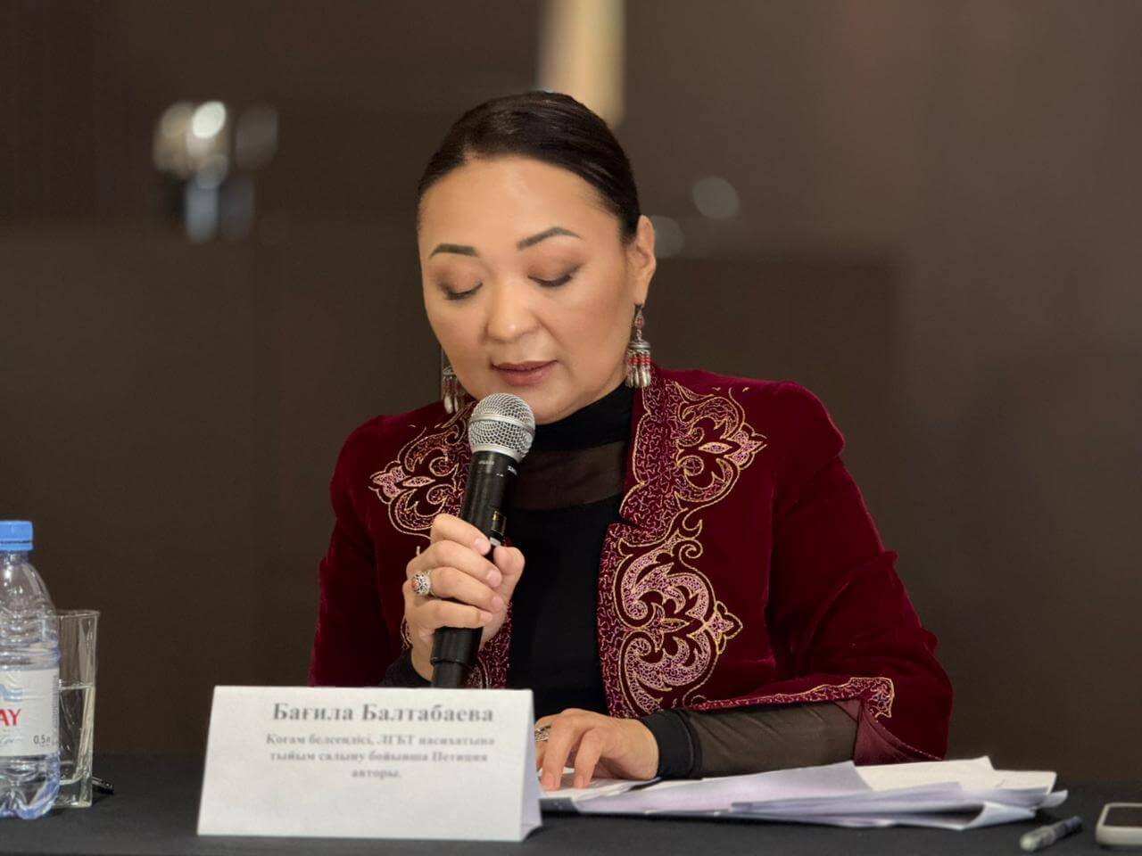 «Ұлтқа балта шабар насихатқа жол жоқ». Жаңа заң ЛГБТ үгіттеушілеріне қандай шектеу қояды?