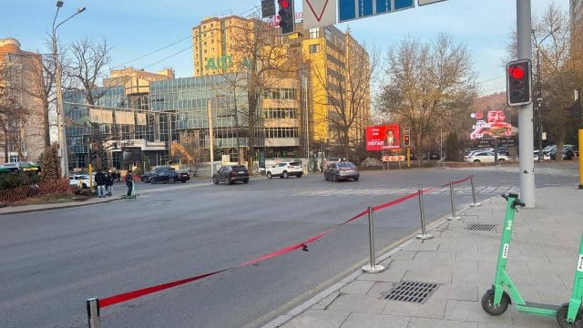 Алматыда Достық–Жолдасбеков қиылысында қозғалыс тәртібі өзгерді