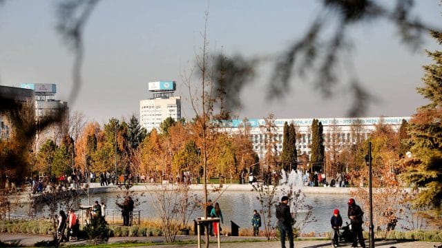 Алматыда Назарбаев даңғылы бойында жаңа сквер ашылды