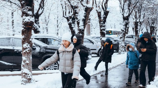 Бүгін Астанада екінші ауысымдағы оқушылар онлайн оқиды