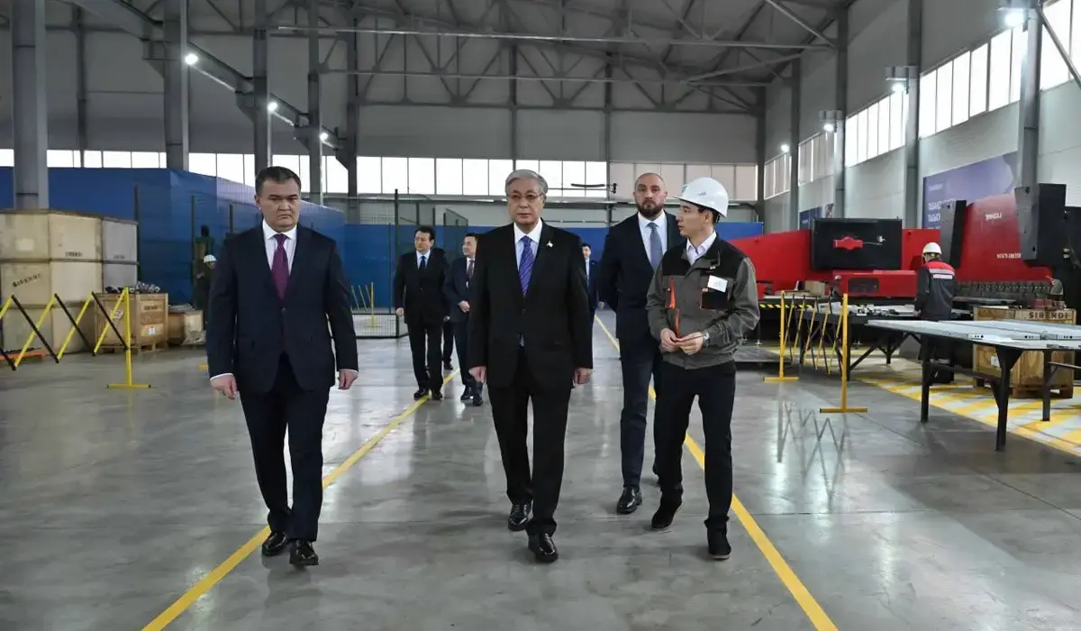 Президент Астанадағы лифт шығаратын зауытты аралап көрді