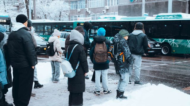 Астанада мектеп оқушылары мен колледж студенттері қашықтан оқиды