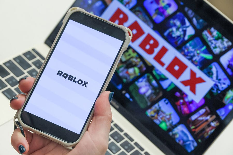 «Құпия кездесуге шақырады». Депутат Roblox-ты шектеуді ұсынды