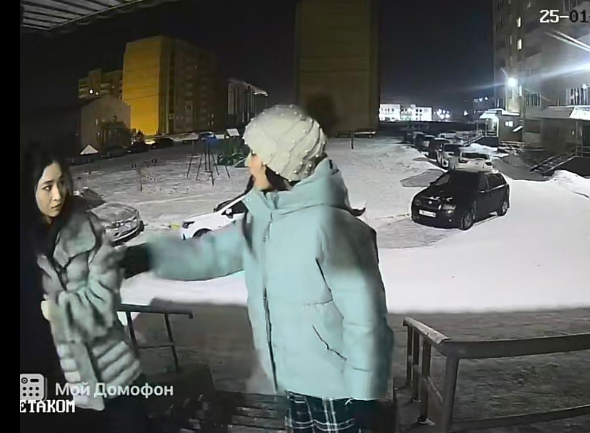 Семейде бойжеткенді бопсалаған қыз жындыханаға жатқызылды