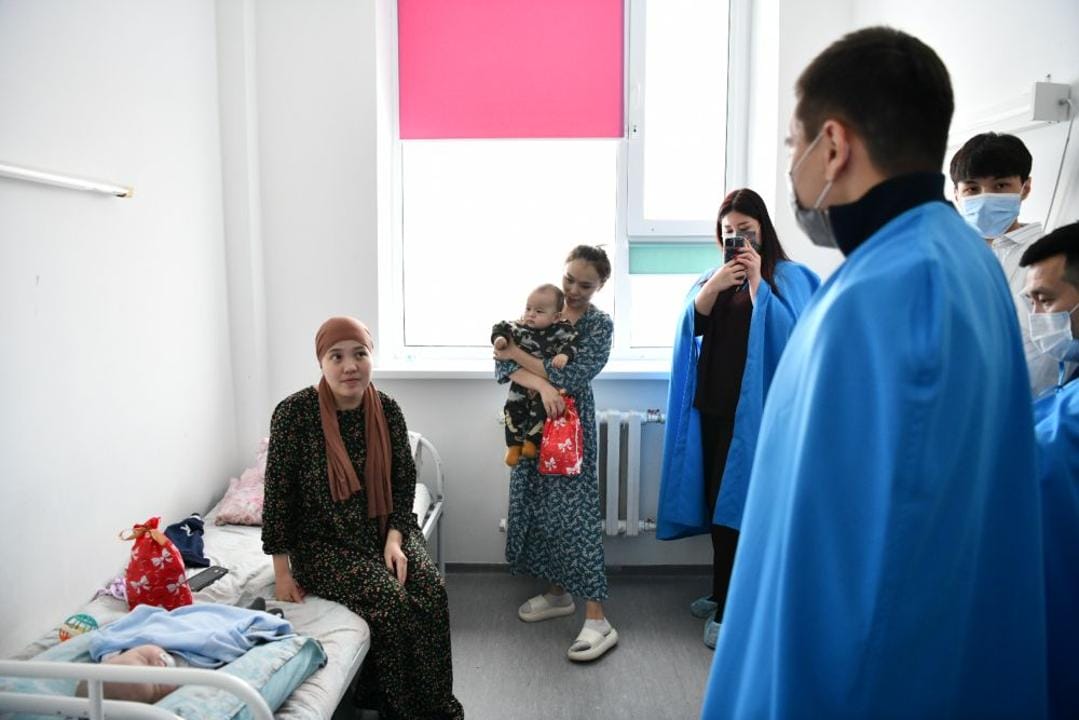 «Балалардың күлкісі – басты сыйлық»: Ақтөбелік еріктілердің игі ісі