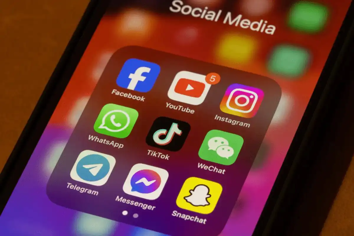 Ресейде WhatsApp пен YouTube бұғатталды
