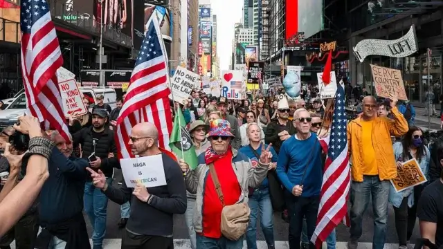 No Kings: АҚШ-та Трамп саясатына қарсы шеру өтті