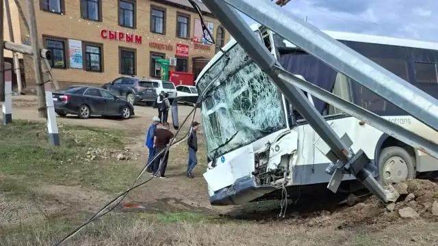 БҚО-да мектеп автобусы апатқа ұшырады