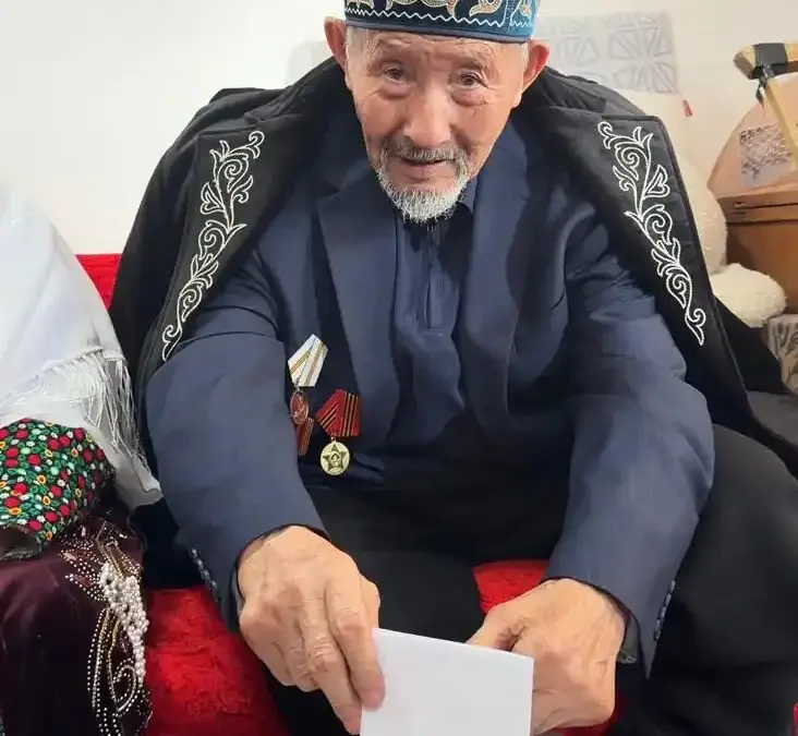 75 жыл бірге: Қали ата мен Бүбен апа референдумда да қатар дауыс берді