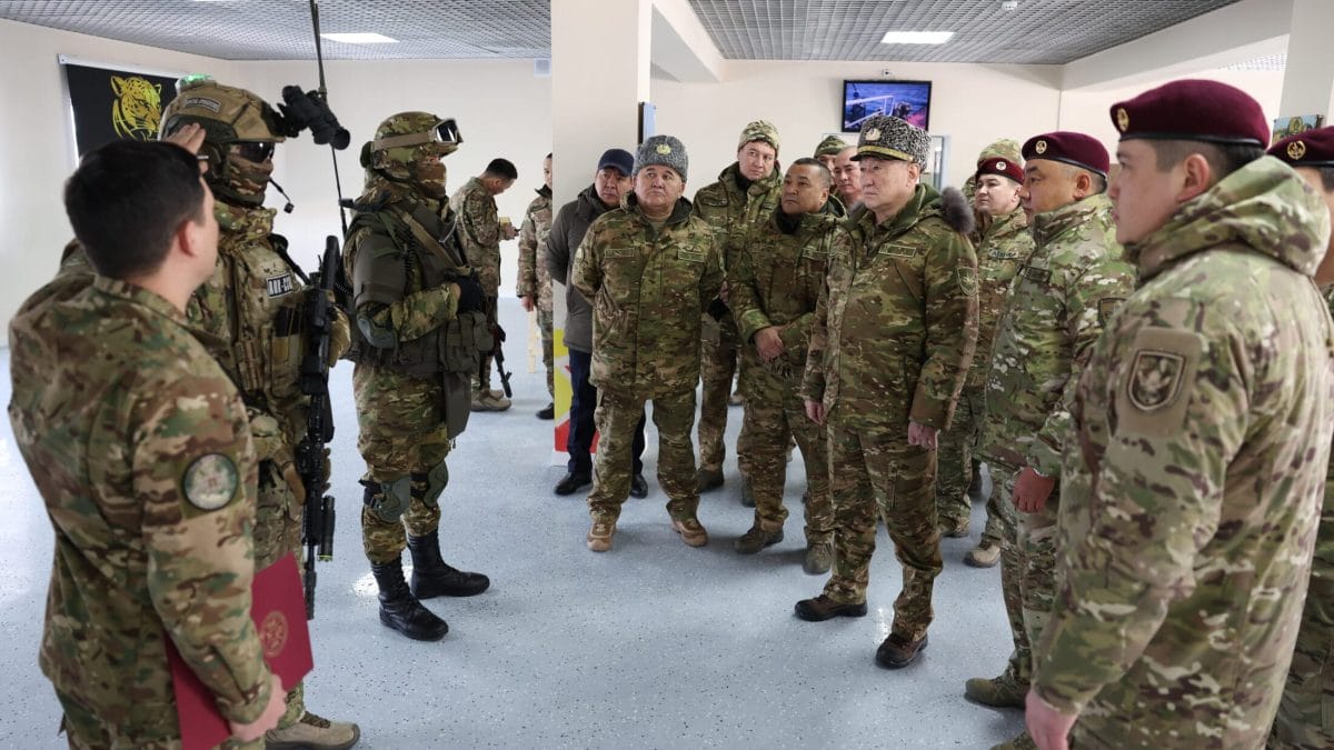 Қорғаныс ведомствосының басшысы авиация генерал-лейтенанты Дәурен Қосанов
