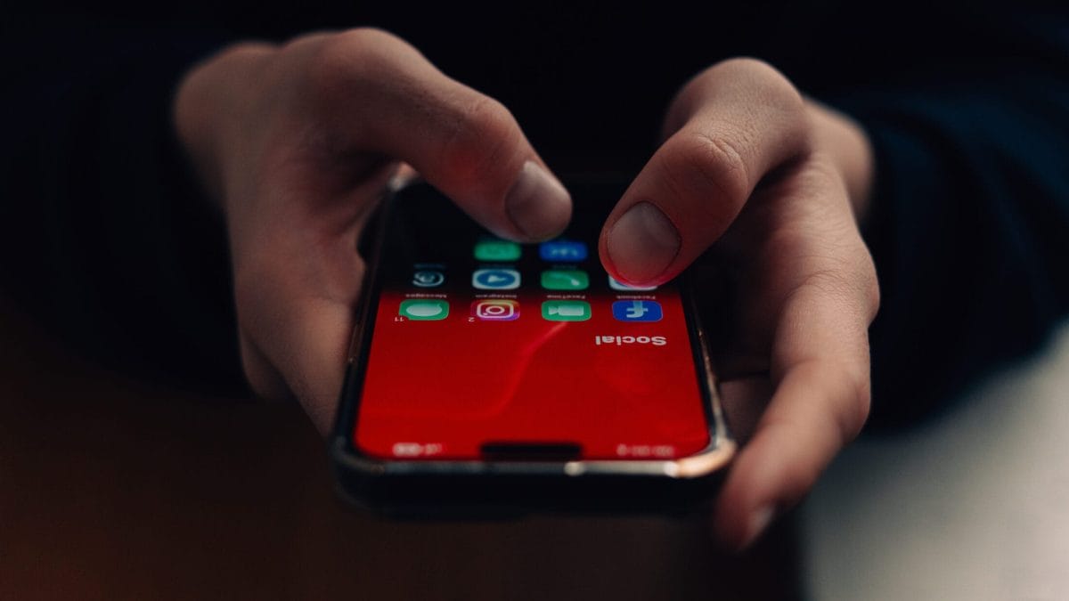 телефон, әлеуметтік желілер, инстаграм, WhatsApp
