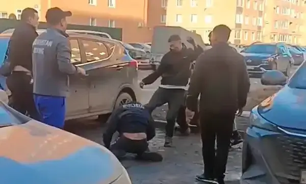 Қостанайда полицейді балалардың көзінше жабылып ұрғандар ұсталды
