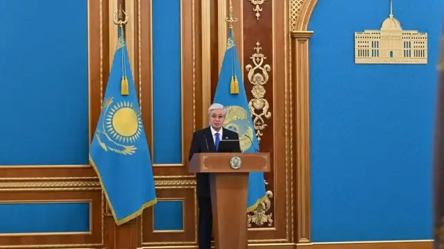 Тоқаев Қазақстан халқын Отан қорғаушылар күнімен құттықтады