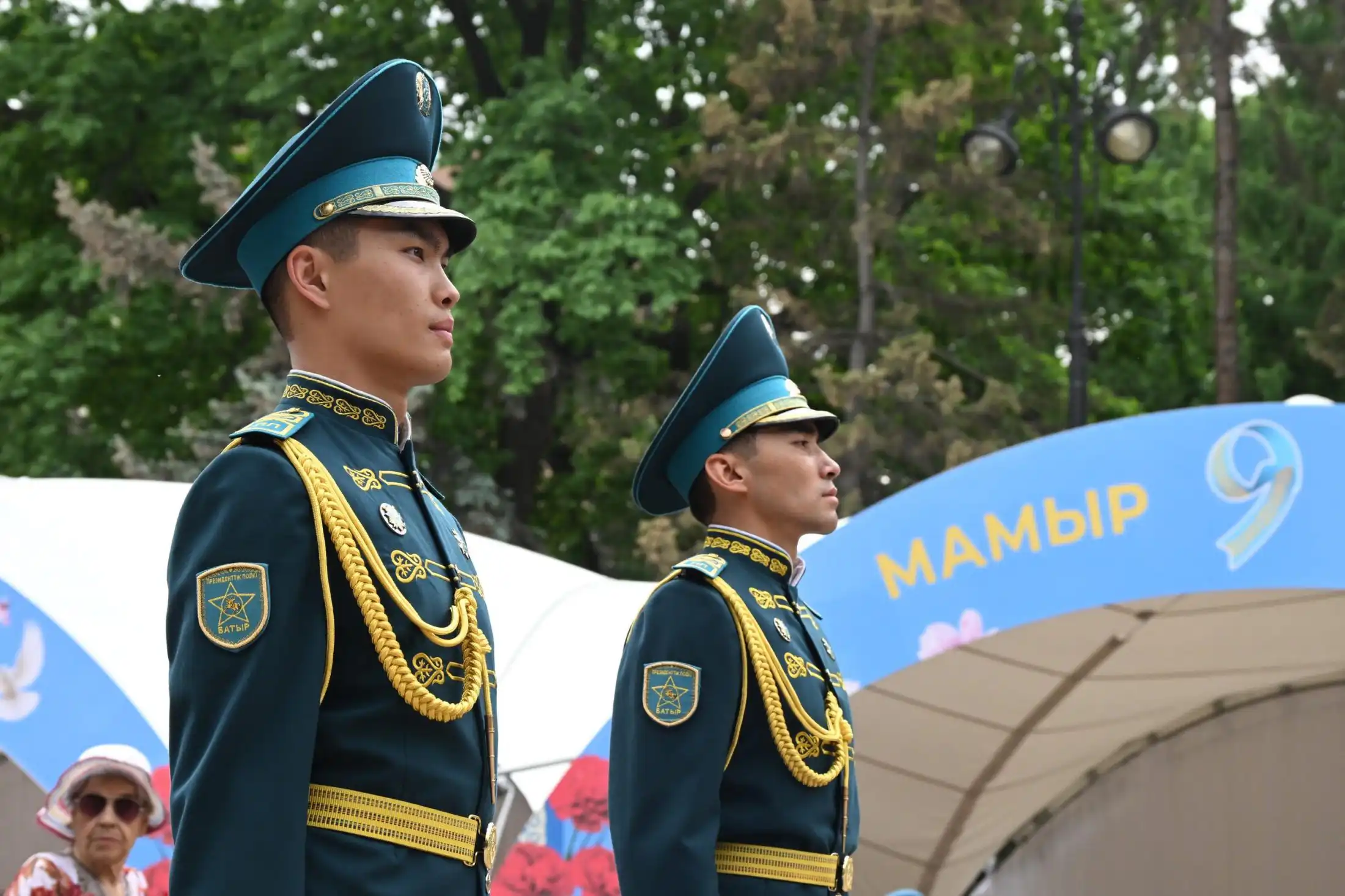 9 мамыр, Жеңіс күні, 28 гвардияшы-панфиловшылар атындағы саябақ, Даңқ мемориалы, мәңгілік алау, әскер, сарбаз
