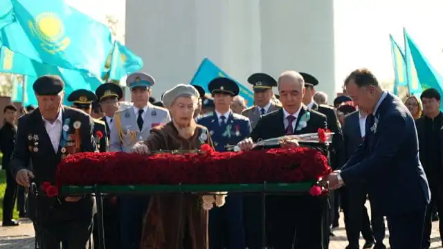Батысқазақстандықтар батырлар рухына тағзым етті