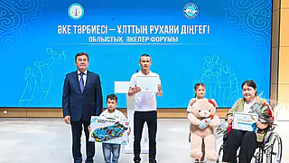 Қызылордада еңбегімен үлгі болған әкеге үш бөлмелі пәтердің кілті табысталды