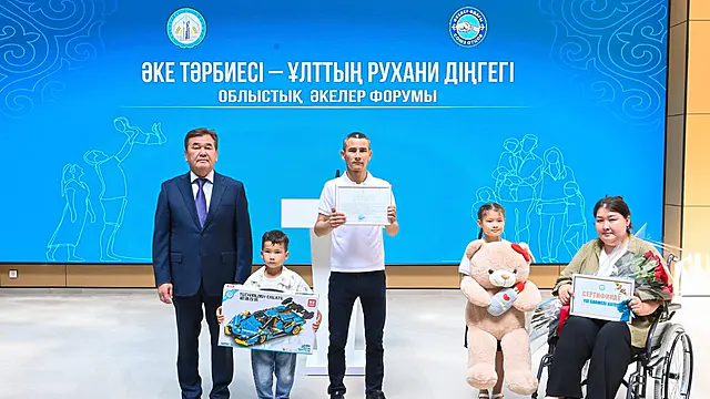 Қызылордада еңбегімен үлгі болған әкеге үш бөлмелі пәтердің кілті табысталды