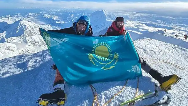 Қазақстандық әскери қызметшілер Солтүстік Американың ең биік шыңын бағындырды